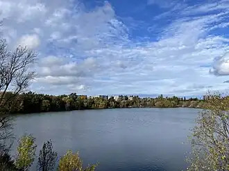 Южная часть кратерного озера в парке Паэ