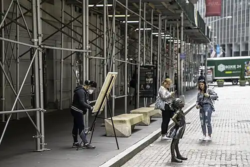 Бесстрашная девочка после установки на новом месте