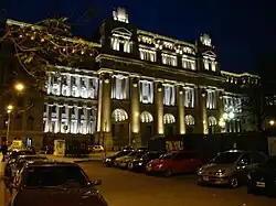 Здание ночью