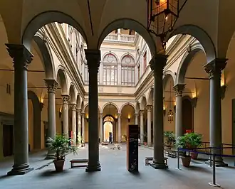 Двор (кортиле) Палаццо Строцци