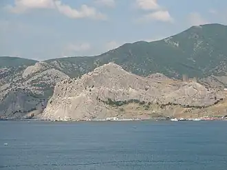 Вид на гору с мыса Алчак