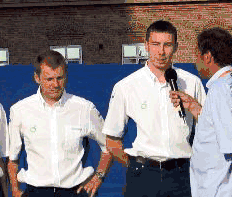 Майкл Парк рядом с  Маркко Мяртином, дающим интервью