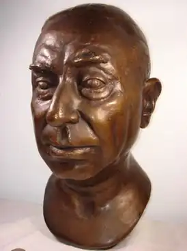 Скульптурный автопортрет Нюмы Патлажана (1920)