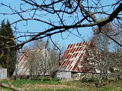 Овальные амбары-близнецы Во