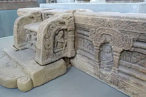 Лунный камень и ступени мишонского храма E1