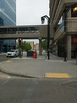 Педвэй над аллеей в центре Виннипега.