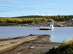 Паромная переправа через реку Пил