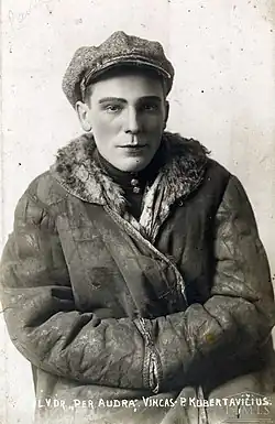 1925 год, в спектакле «Через бури»