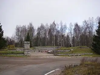 Мемориал «Петровка» (воинское захоронение № 30). Находится на месте братской могилы советских воинов, павших в 1939—1940 гг. и во время Великой Отечественной войны. Расположение: Ленинградской область Выборгский район Каменногорского городского поселения  в 2 километрах к северу от посёлка Красный Холм  на 10-м километре Светогорского шоссе