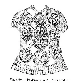 Расположение Фалер на панцире воина. Реконструкция на основе находок в казне замка Лауерфорт (Германия)