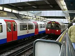 Поезда линий «Пикадилли» и «Дистрикт»