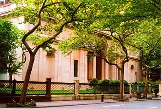 Центральный вход