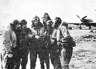 Лётчики 2-й истребительной эскадрильи перед отправлением на боевое задание