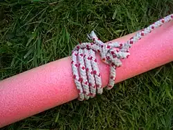 Pipe hitch[англ.], Pipe hitch, Well-pipe hitch.Профессиональный узел, чтобы опустить или поднять трубу.