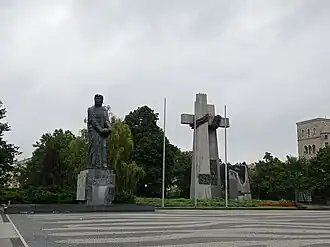 Памятник Адаму Мицкевичу и Памятник жертвам Познанского июня 1956 года на площади Адама Мицкевича