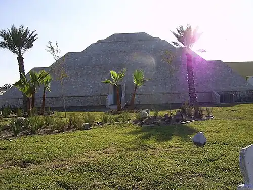 Пирамида на площади культуры