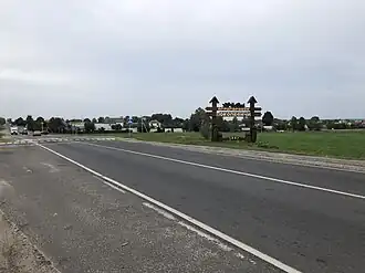 Въезд в посёлок, сентябрь 2018 года