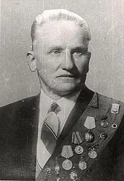 В. П. Поликарпов в костюме с орденской лентой, 1960 г.