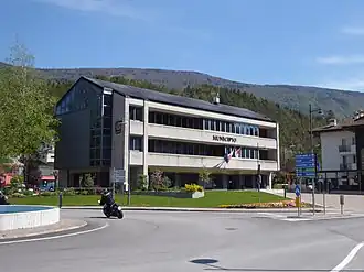 Здание муниципалитета в Понте-Арке, фракции коммуны Бледжо-Инфериоре.