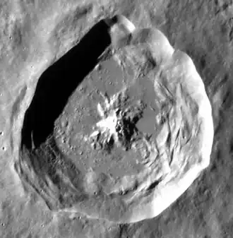 Кратер Поповой[источник не указан 163 дня], снятый орбитальной станцией MESSENGER