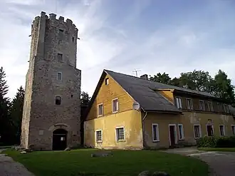 Привратная башня городища Поркуни и ле́дник мызы Боркхольм