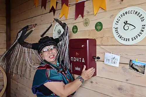 Галина Тарнуева открыла почтовую станцию на фестивале
