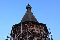 Замена венцов повала при реставрации Покровско-Власьевской церкви (1743 г.) в Лядинах, Каргопольский район Архангельской области