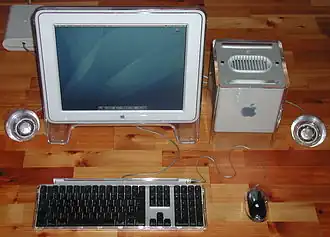 Apple Pro Speakers, подключённые к PowerMac G4 Cube