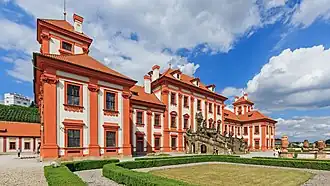 Дворец-замок в пражском районе Троя