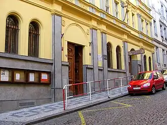 Здание театра в Праге