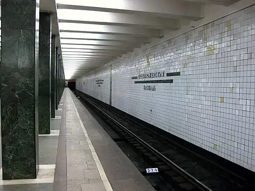 Путевая стена станции «в центр» до замены облицовки.2 ноября 2009