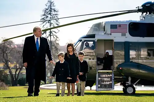 Дональд Трамп с Арабеллой, Джозефом и Теодором (детьми Иванки и Джареда) в 2020 году