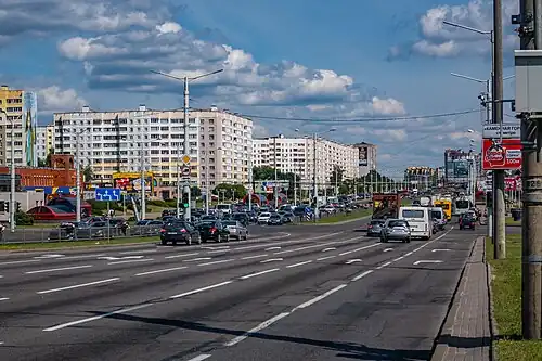 Вид в сторону центра города возле станции метро «Каменная Горка»