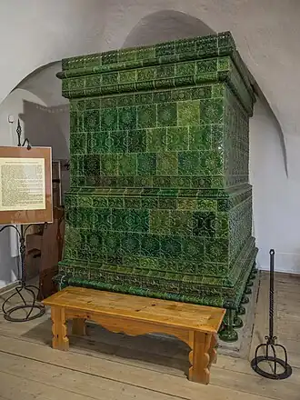 Дьяческая палата, изразцовая печь