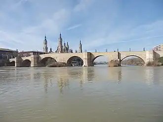 Каменный мост в Сарагосе