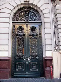 Центральный вход