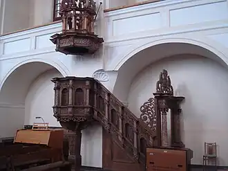 Резная кафедра