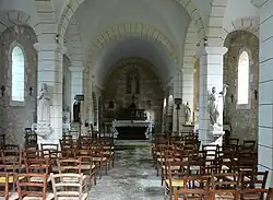 Интерьер церкви Сен-Манде-э-Нотр-Дам