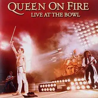 Обложка альбома Queen «Queen on Fire –Live at the Bowl» (2004)