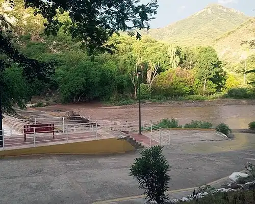 Река вблизи административного центра