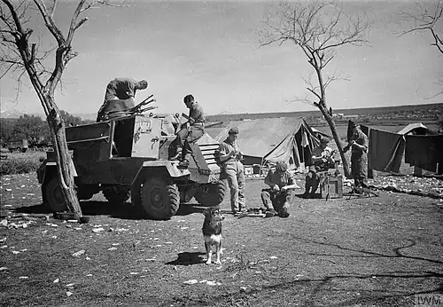 Бронеавтомобиль «Оттер» частей RAF на аэродроме Пркос, Югославия 1945 г.