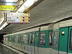 Состав MF 77 на линии 7