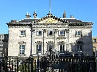 Центральный офис банка в Эдинбурге