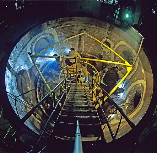 Наплавка внутреннего антикоррозийного слоя реактора