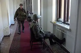 Военнослужащие в здании ЦК КП Таджикской ССР, 10 февраля