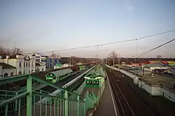 Вид на платформы и станционное здание, 2011 год