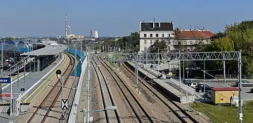 Платформа №2 на Линии №94 справа,в центре два пути грузовой линии №603,слева платформа №1 линии №624