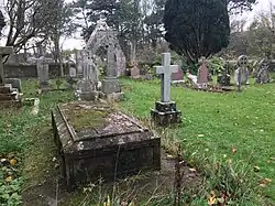 Могила лорда Глазго на территории Островного собора в Миллпорте.