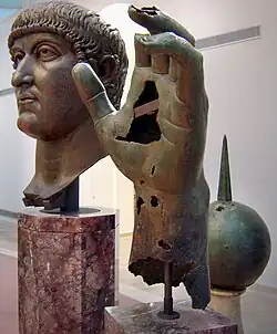 Фрагменты бронзового Колосса Константина