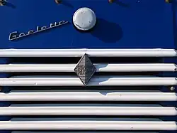 Решётка радиатора и фирменный шильдик Goélette